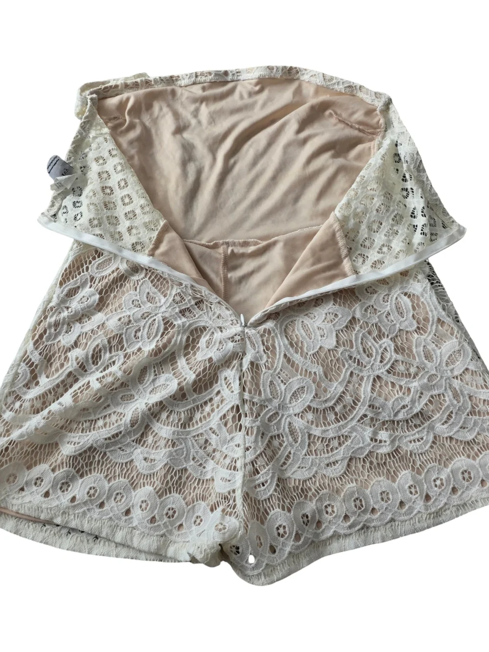 privy White Lace High-Waist Off-Shoulder Shorts Romper - Picture 5 of 9